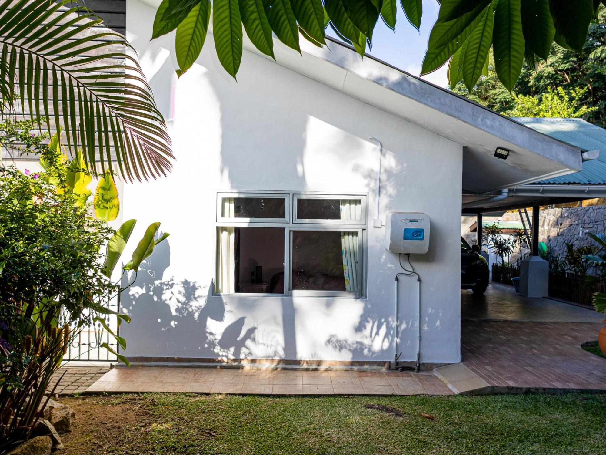 Bottle Palm Villa Victoria Exterior photo