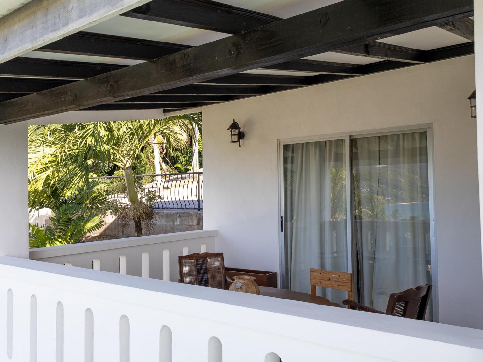 Bottle Palm Villa Victoria Exterior photo